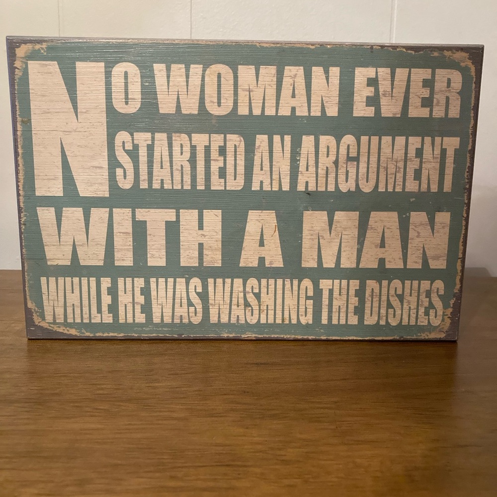 No Woman Ever Started An Argument W/ A Man While He Was Washing The Dishes Sign